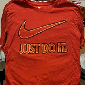 THE NIKE TEE